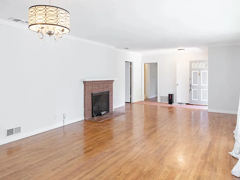 1661 Highland Oaks Dr — Photo 14