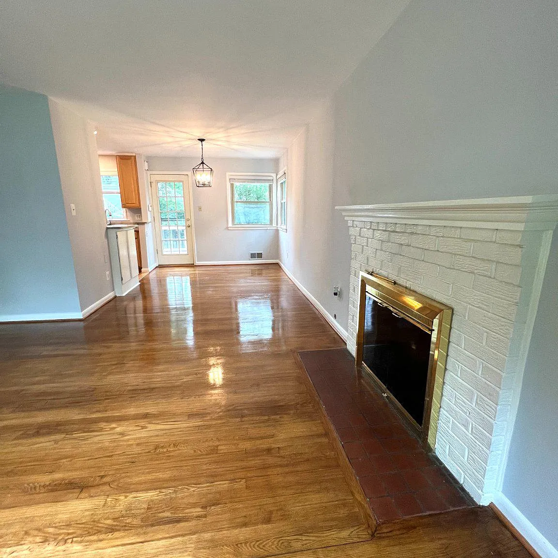 5 bed, 3.0 bath, 2065 sqft, $4,000 — Photo 3