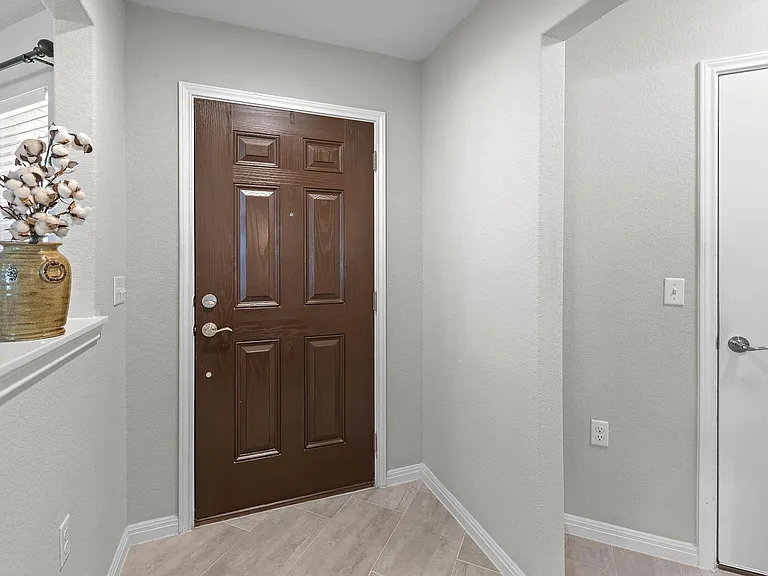 418 Fannin Ct — Photo 5