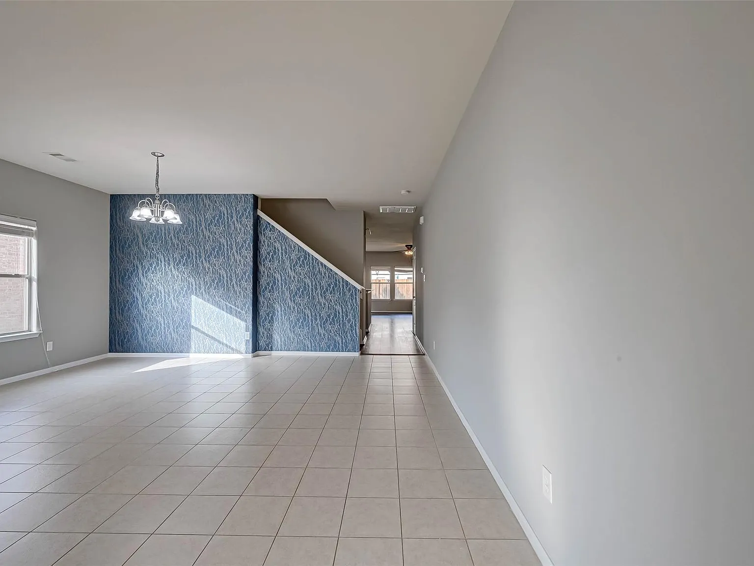 5 bed, 4.0 bath, 3682 sqft, $2,800 — Photo 3