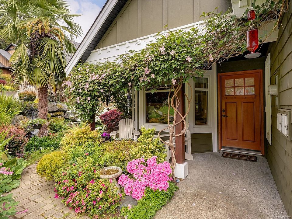 1st image of 19 Carly Ln