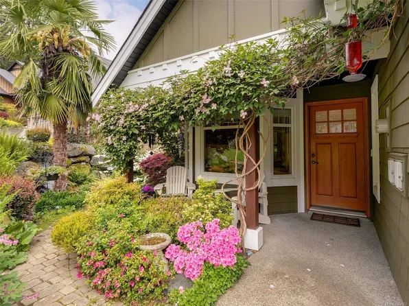 19 Carly Ln, View Royal, BC V9B 0A2