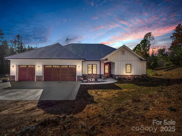 21 Rock Ridge Rd, Mill Spring, NC 28756