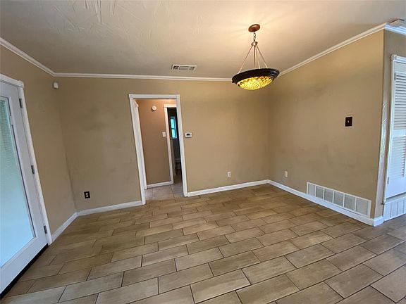 3rd image of 218 Stone Dr