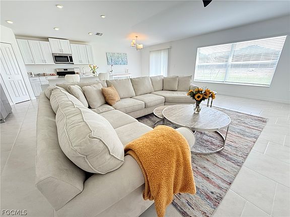 4th image of 4110 Etna Ct