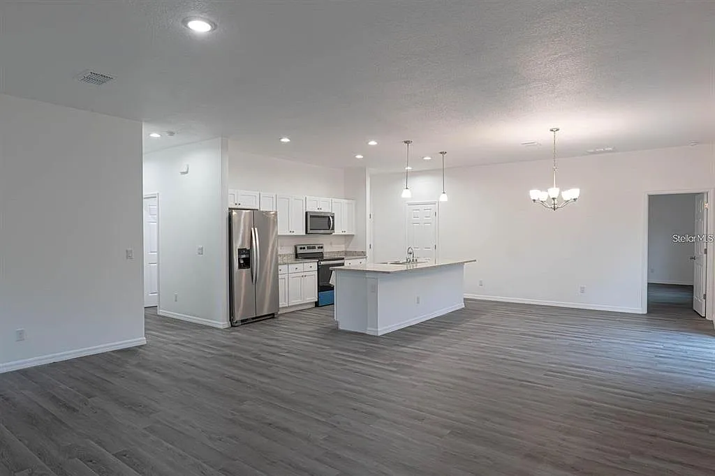 4 bed, 2.0 bath, 1695 sqft, $2,100 — Photo 4