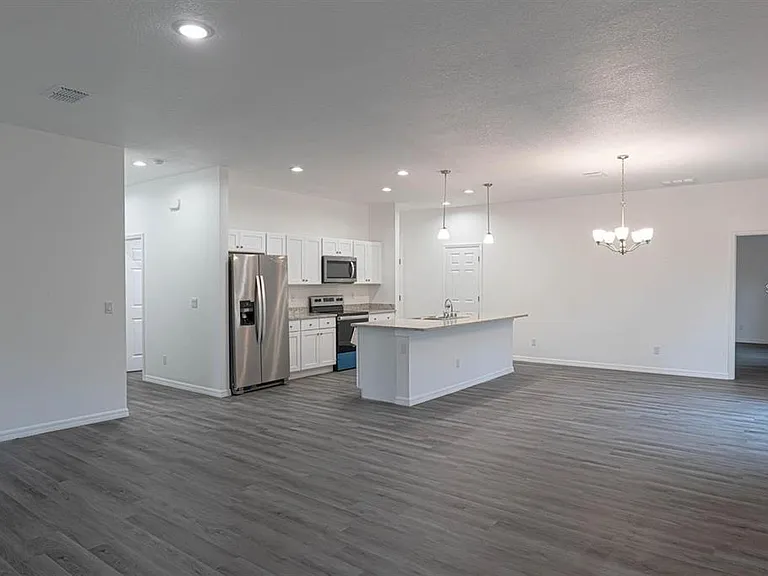 561 Wildmer Rd SW — Photo 4
