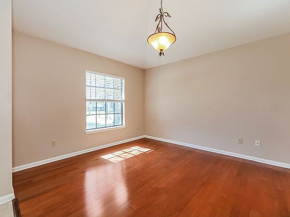 5th image of 852 W American Eagle Dr