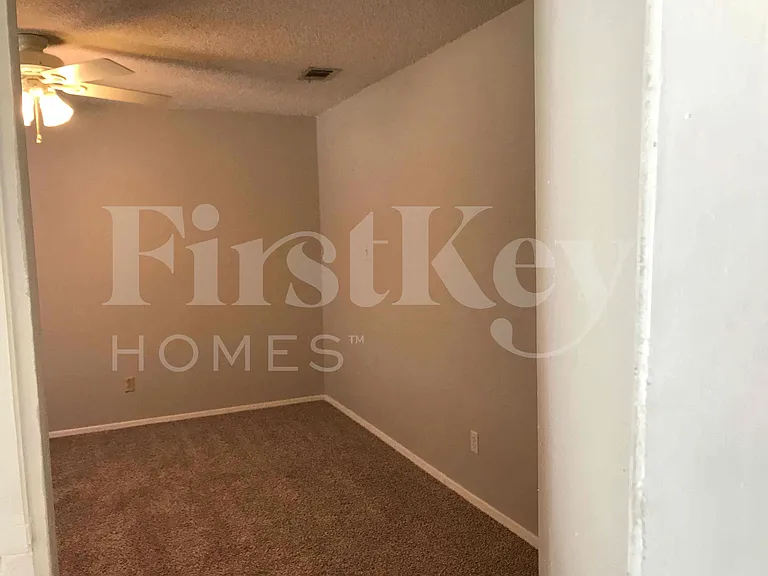 2710 Peachtree Ln — Photo 6
