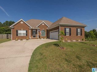 821 Waterford Cove Ln, Calera, AL 35040