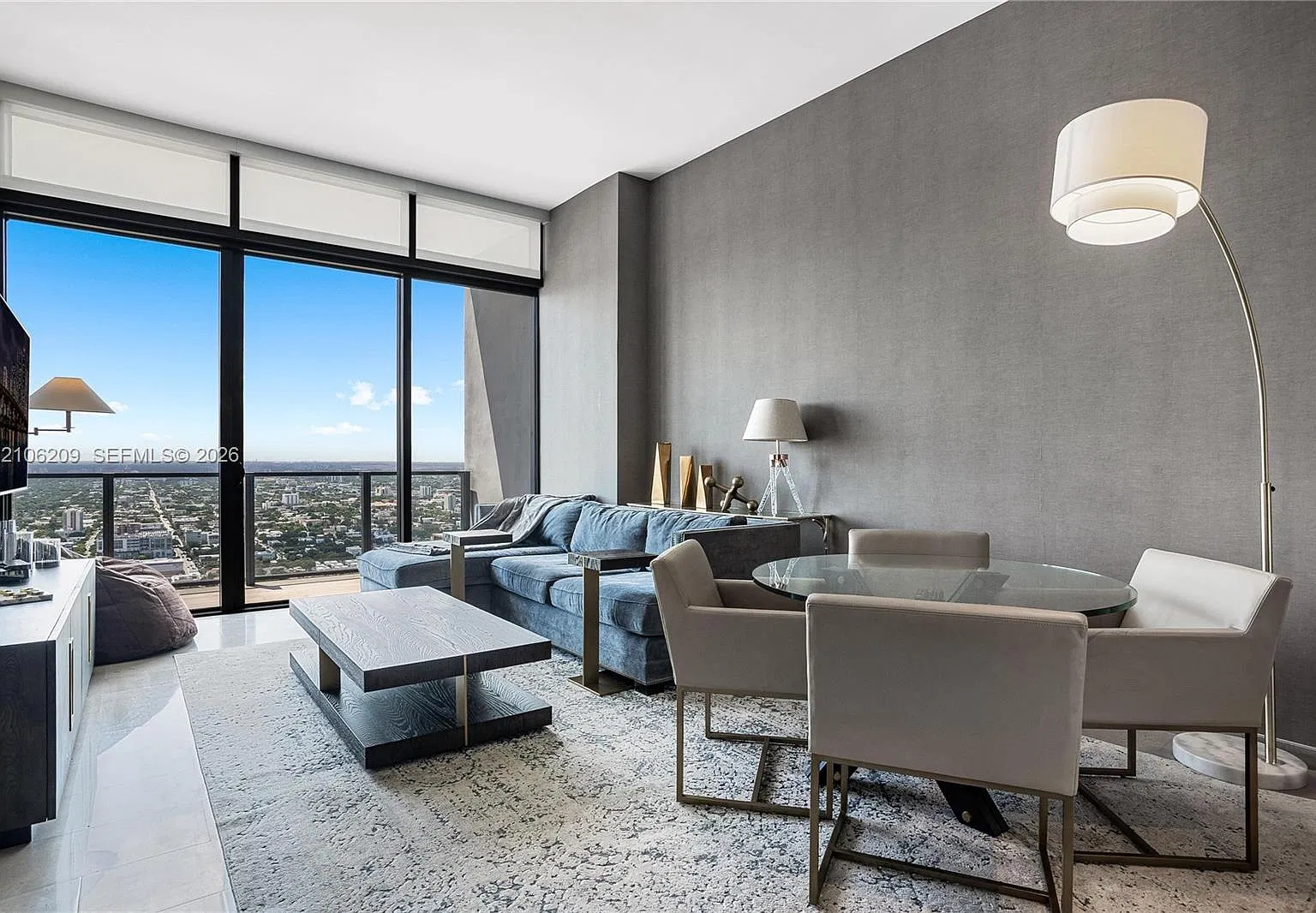 Rise Condo — Photo 3