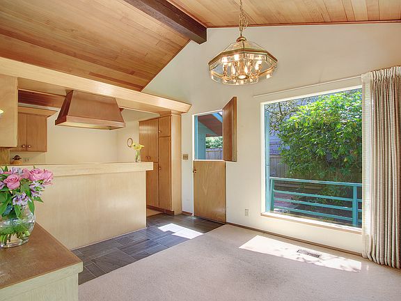 Dining area w/Dutch Door
