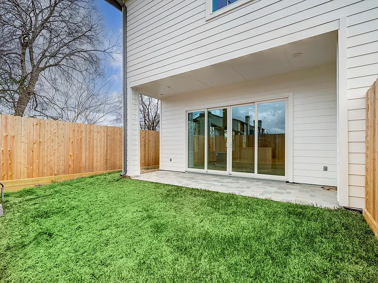 2133 Naomi St #B — Photo 11