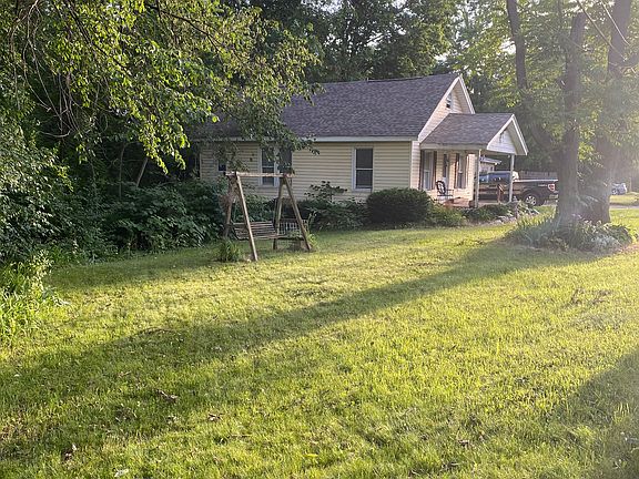 Secluded left side of home with no neighbors