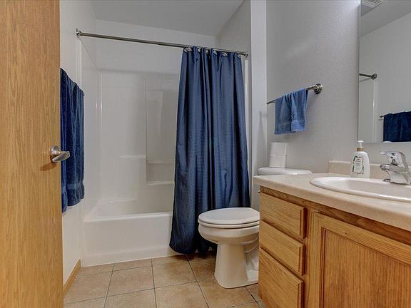 3rd image of 1038 Syme Ave #C