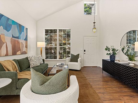 2nd image of 434 Pinewood Cir