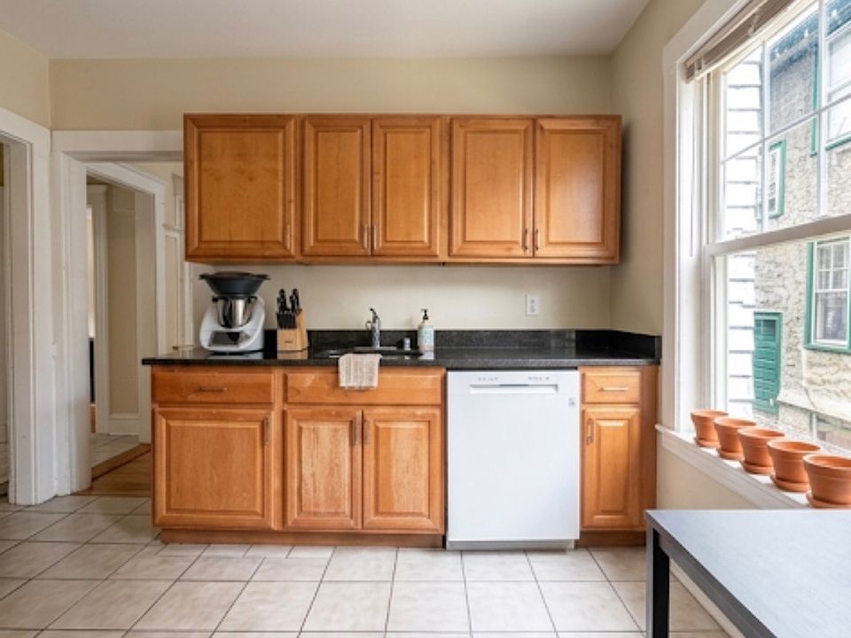 2nd image of 17 Boulevard Ter #4