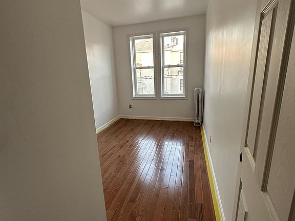 4th image of 1312 Noble Ave #3
