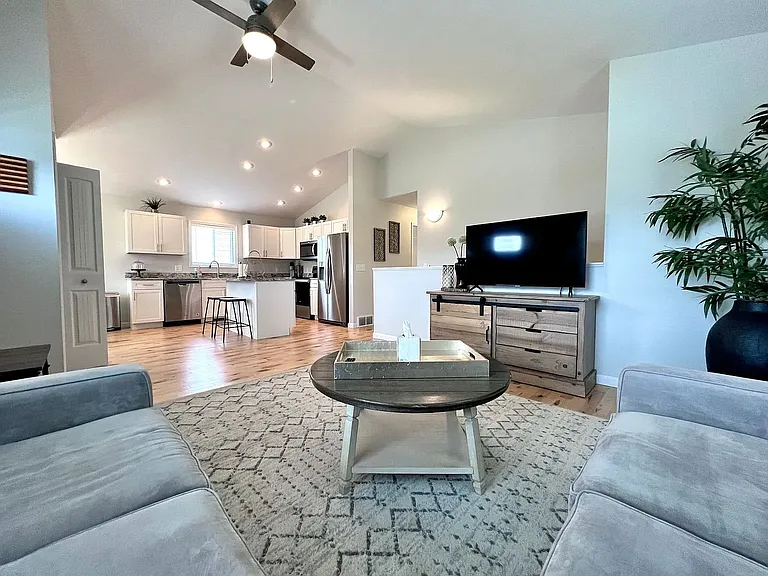 820 Sienna St — Photo 9