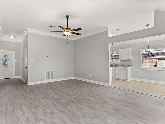4th image of 2168 Greenwood Dr