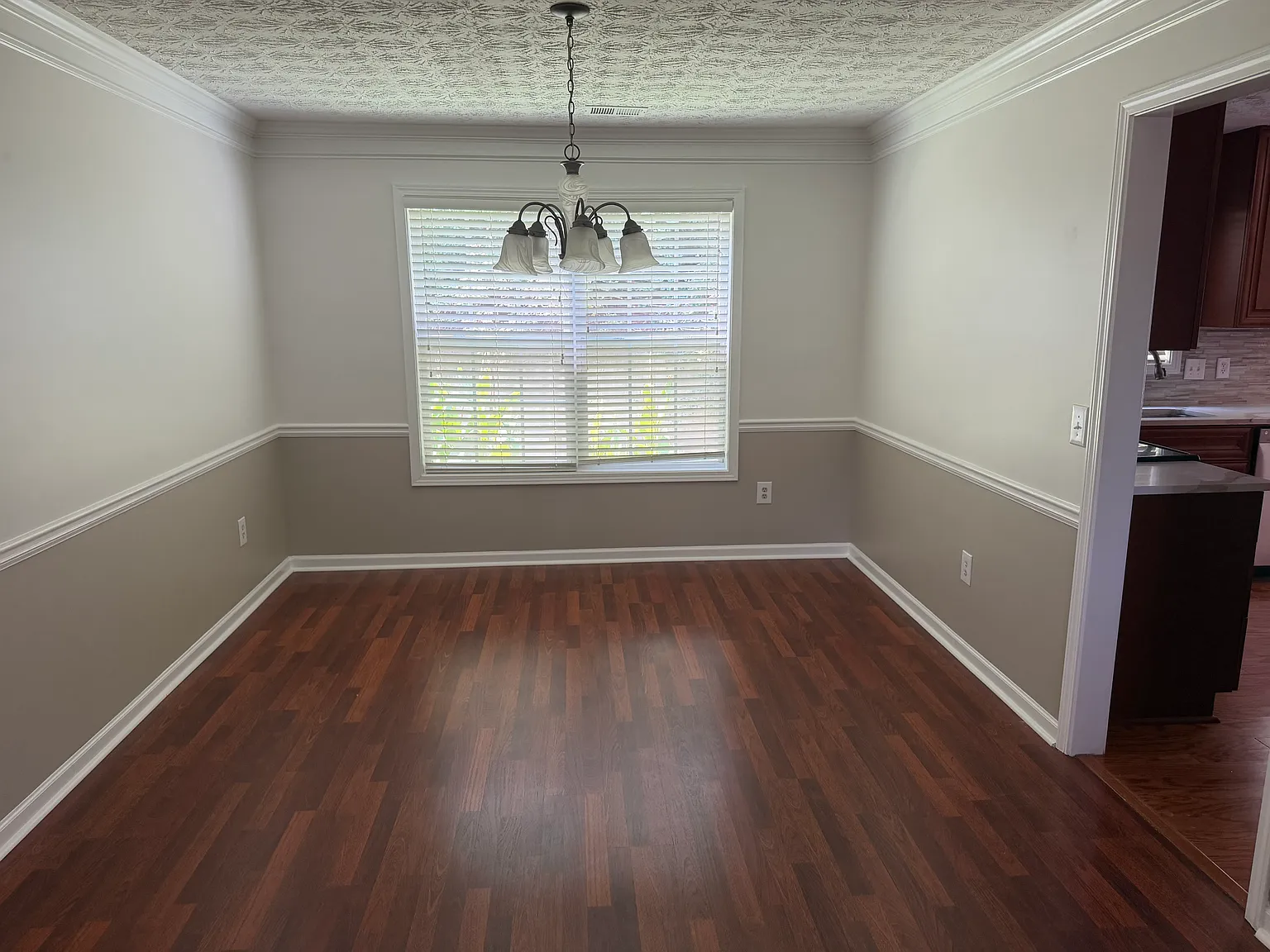 4 bed, 2.5 bath, 2338 sqft, $2,350 — Photo 2
