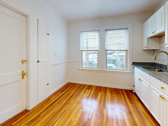 3rd image of 58 Wilbur St Floor 1