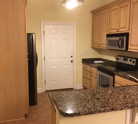 Kitchen w/ stainless/granite