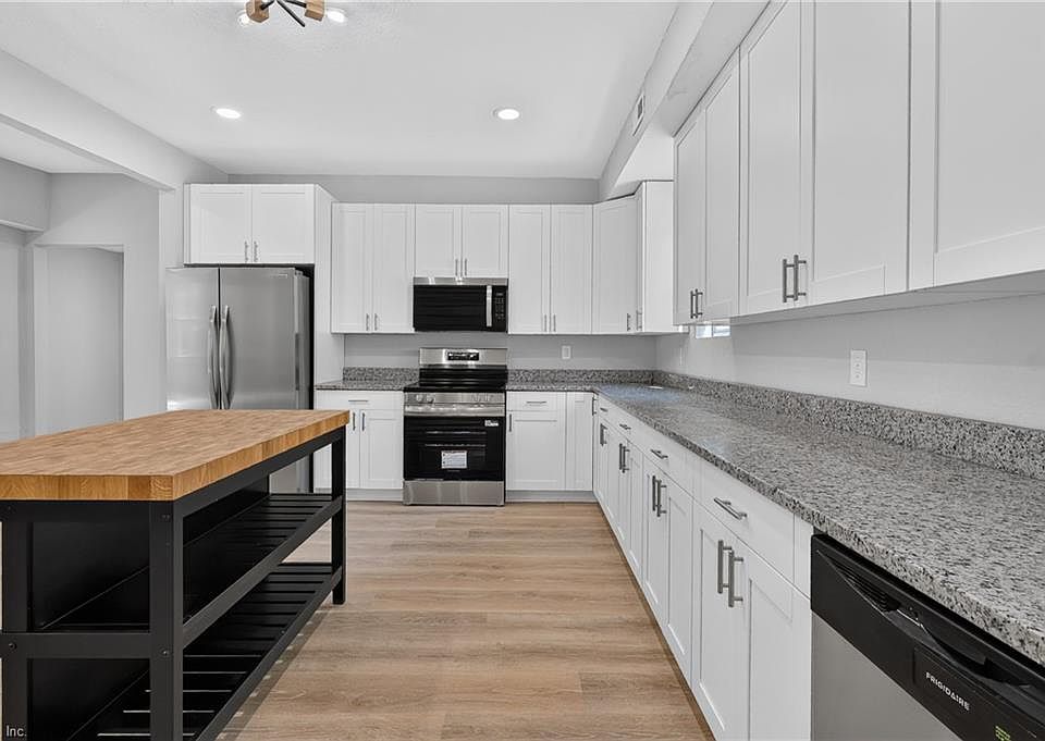 1st image of 854 W 42nd St