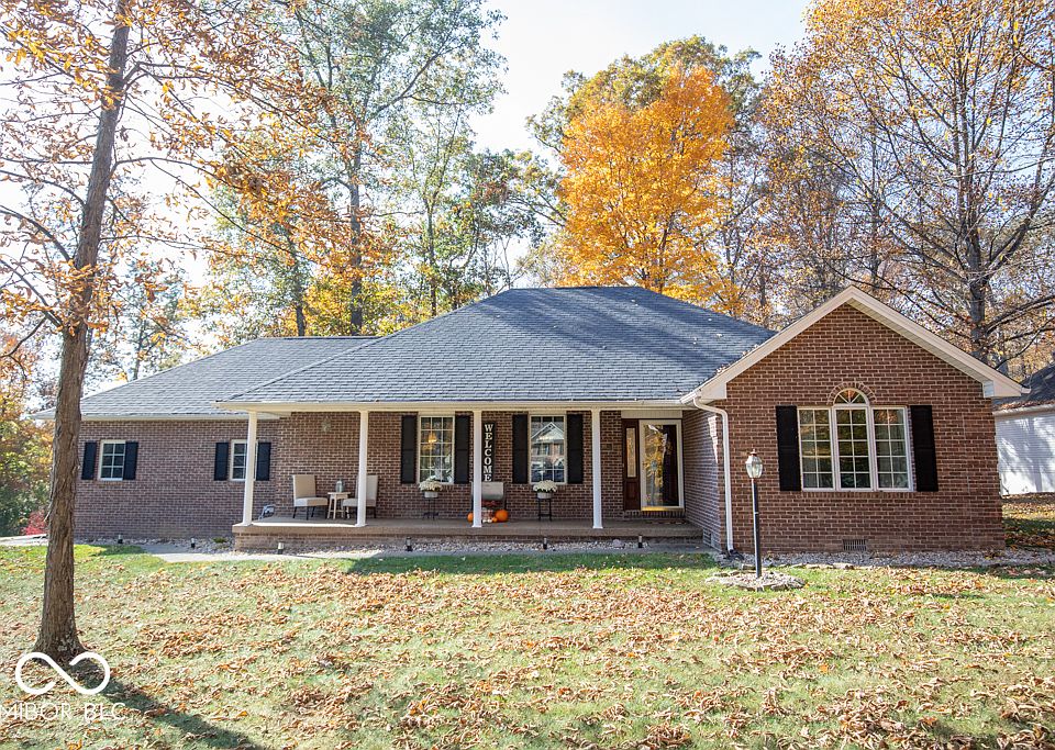 1st image of 395 Persimmon Dr