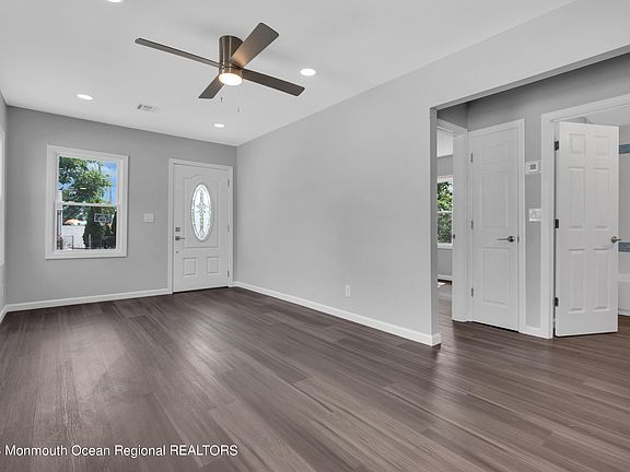 3rd image of 406 Walnut Street