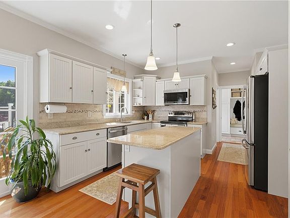 5th image of 23 Whipple Rd