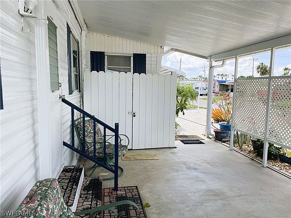 3rd image of 132 Coachlight Ave