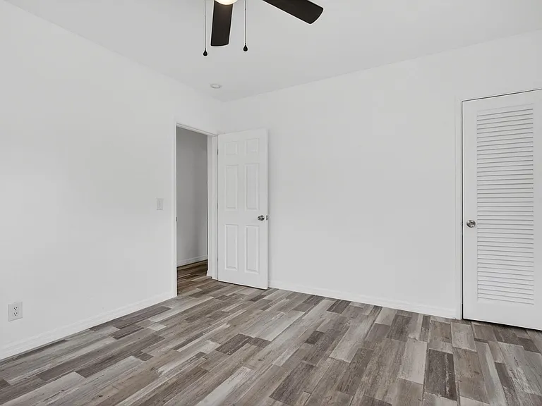 2275 NE 12th St #13 — Photo 13