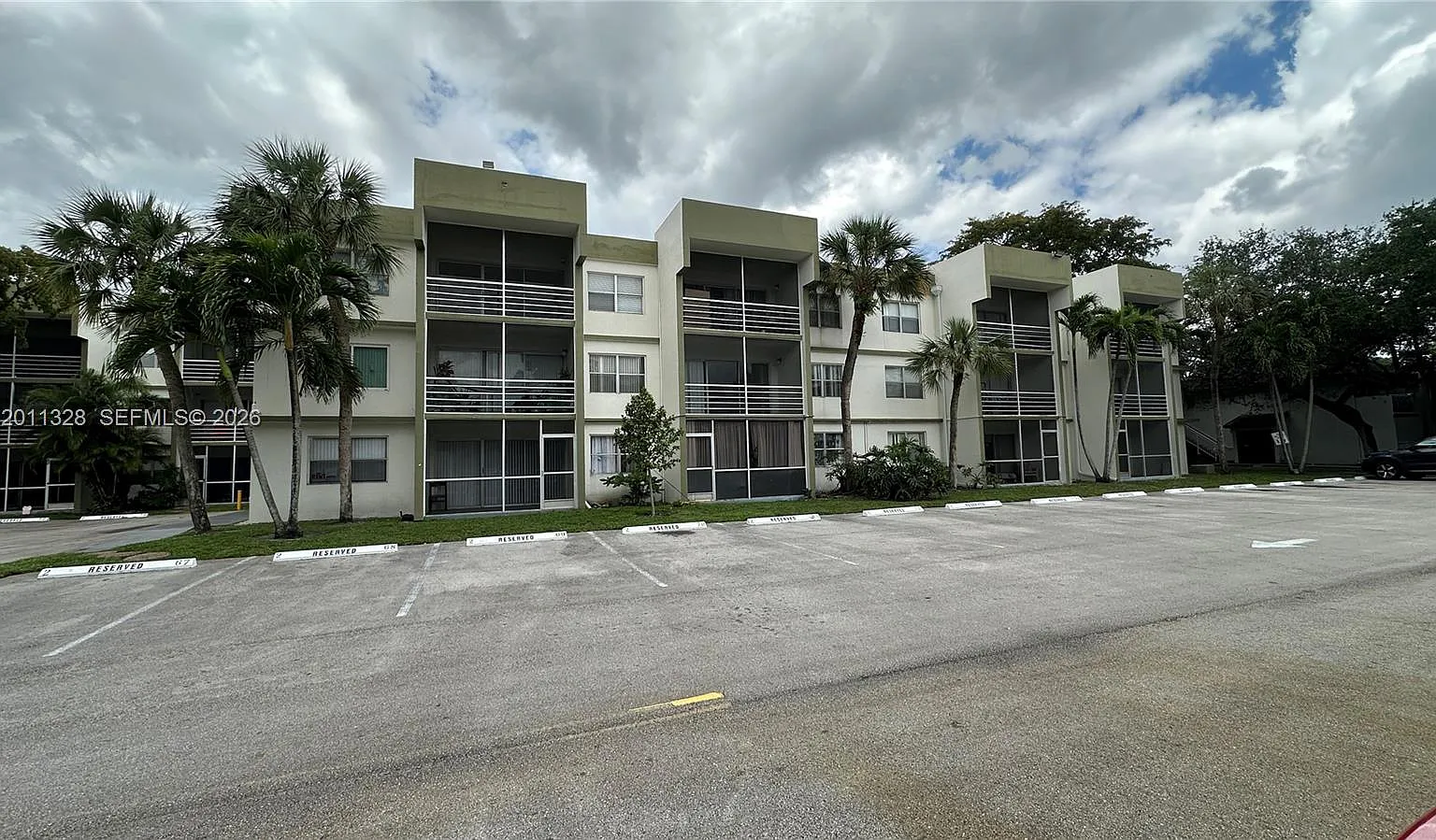 4215 N University Dr — Photo 4