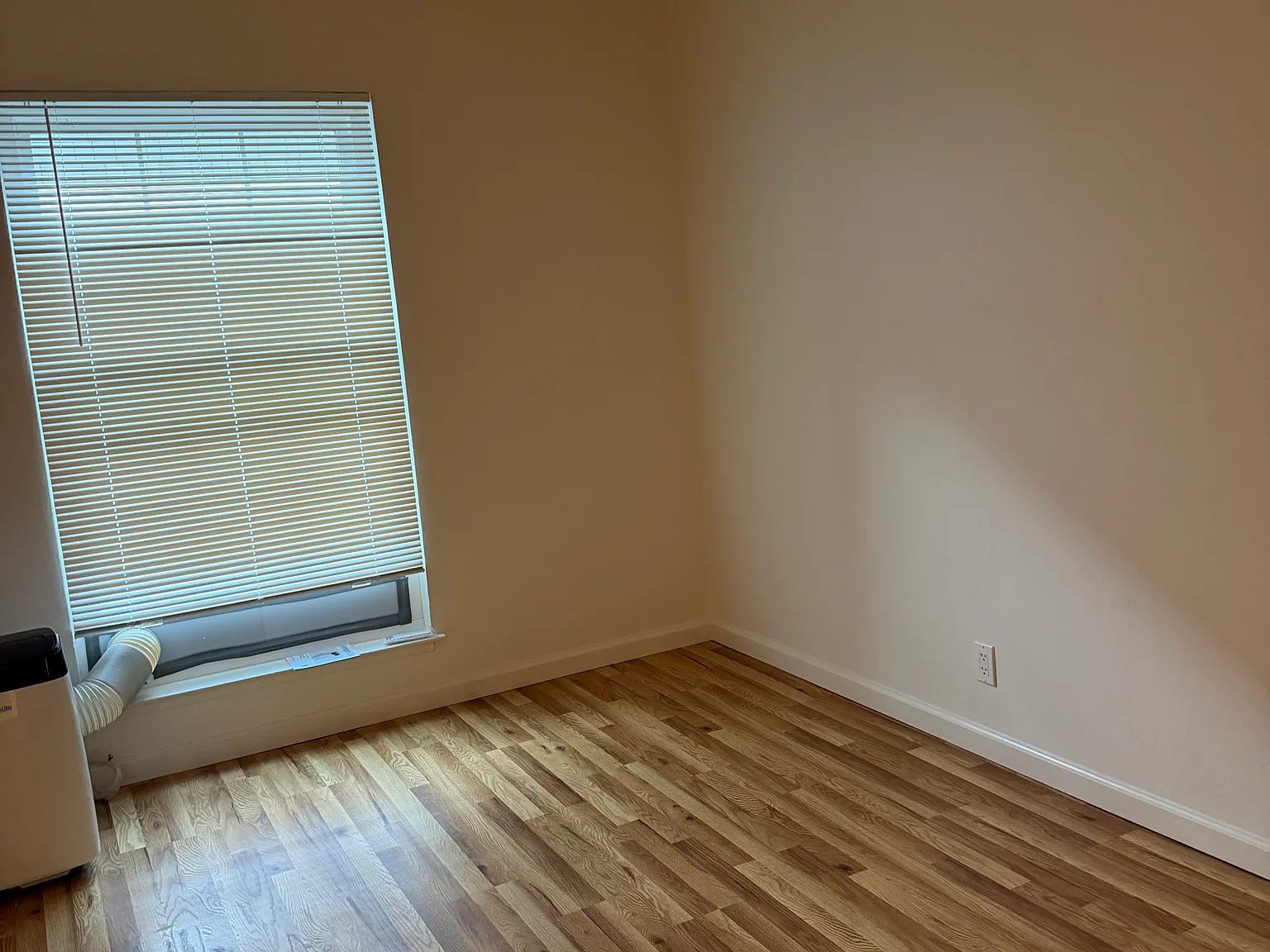 2 bed, 900 sqft, $3,500 — Photo 3