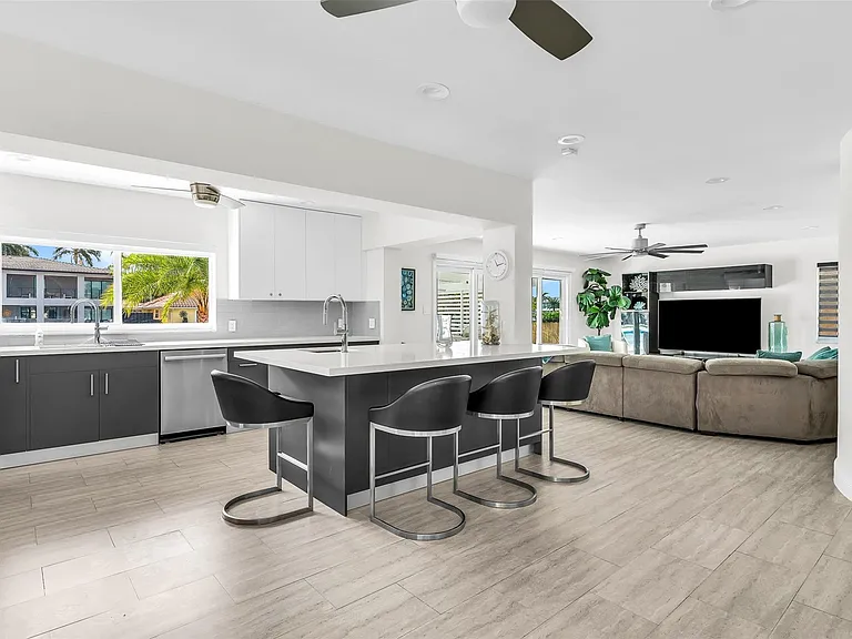 39 Castle Harbor Isle Dr — Photo 17