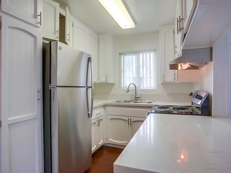 Carlsbad Village Apartments — Photo 7