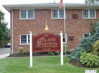 678 Fulton St, Farmingdale, NY 11735