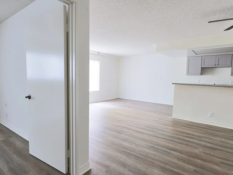 2928 Leeward Ave — Photo 21