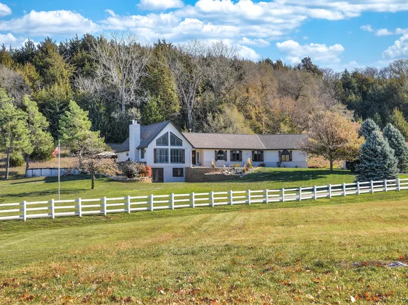 25295 Old Lincoln Hwy, Honey Creek, IA 51542