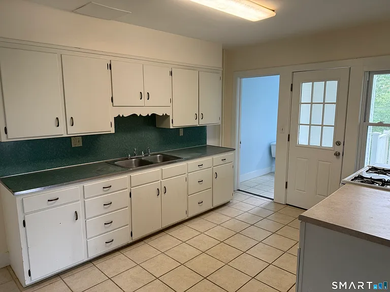 131 Eastern Dr — Photo 5