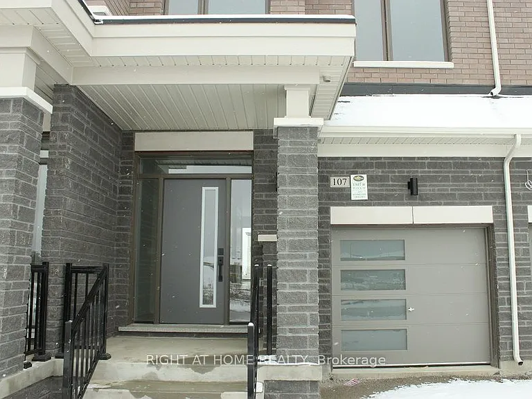 107 Schmeltzer Cres — Photo 2