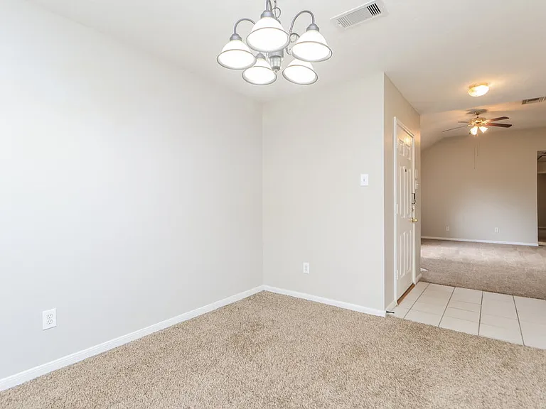 12119 Bowsman Dr — Photo 6