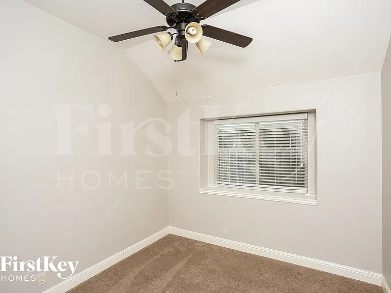 921 Loftin St — Photo 10