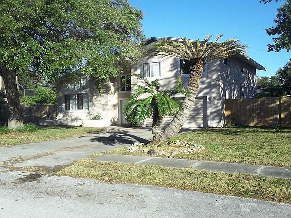 2nd image of 3660 Miriam Dr