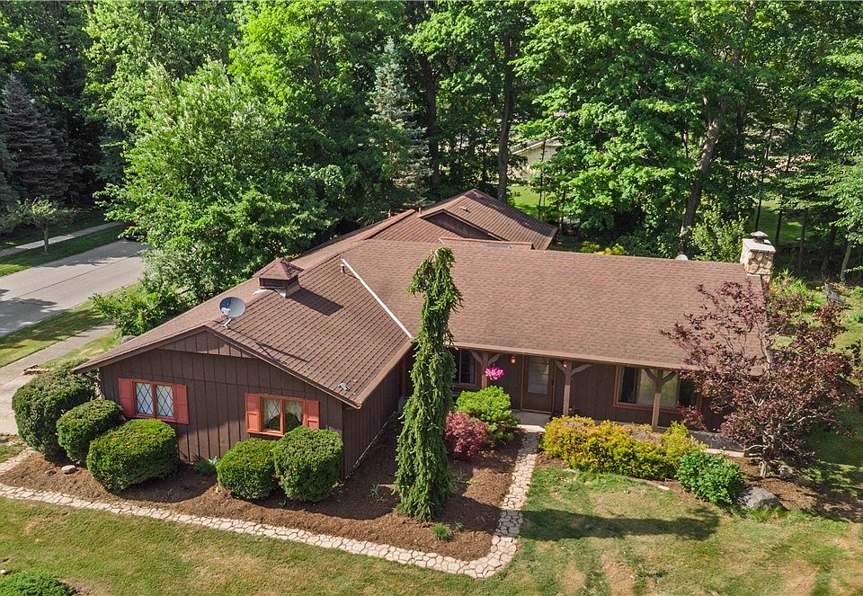 1st image of 5911 Woodland Dr