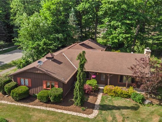 5911 Woodland Dr, North Ridgeville, OH 44039