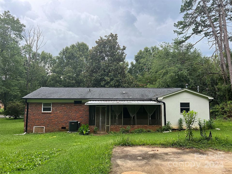2nd image of 138 Circle Dr
