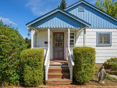 702 NE A St, Grants Pass, OR, 97526