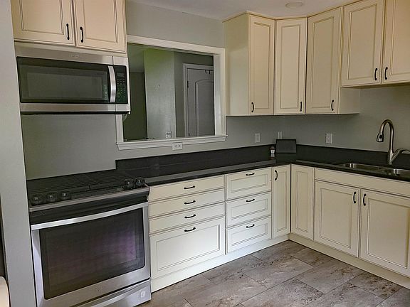 4th image of 705 Kenwood Cir